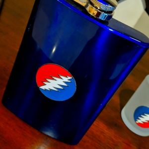 NWT Stealie Bolt Flask